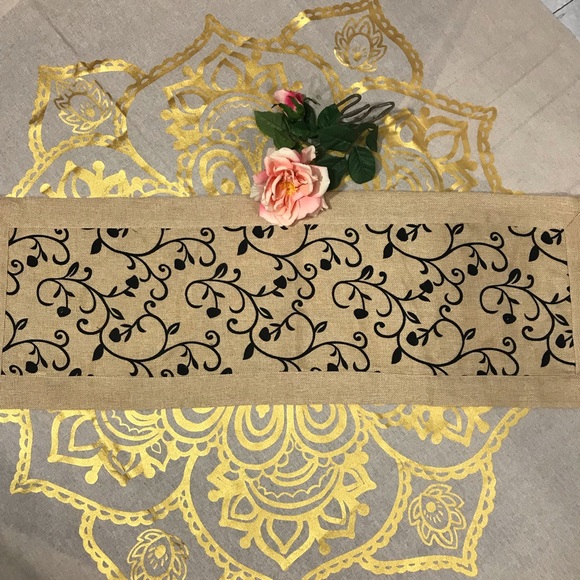 Table Runner - Picture 3 of 6